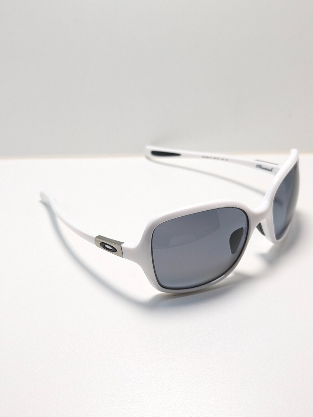 Oakley Obsessed Casual Gray UV White Oversized Square Women’s Fashion Sunglasses - Picture 5 of 11
